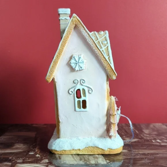❌SOLD❌Pastel "Pinkmas" Light Up 💡 Gingerbread House - Picture 6 of 10